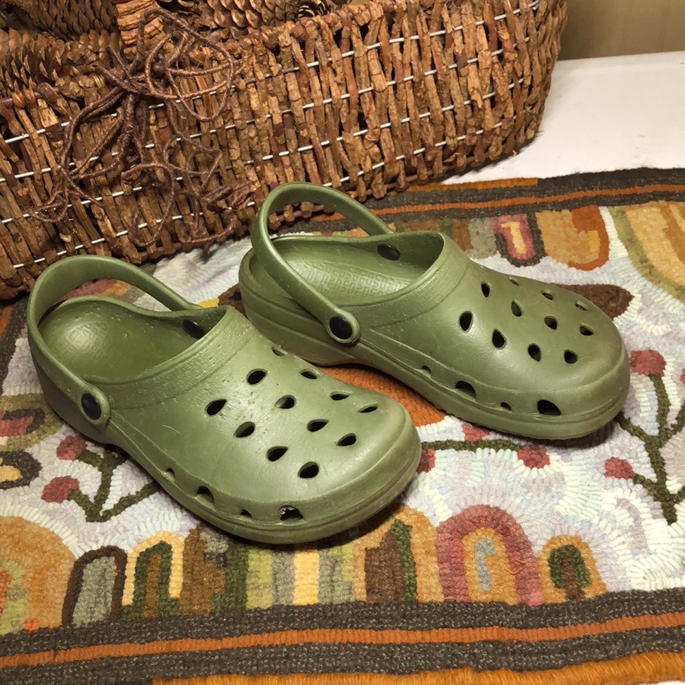 Slip on lake clogs olive and black women’s size 8